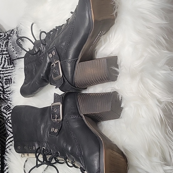 Boots - Picture 9 of 10